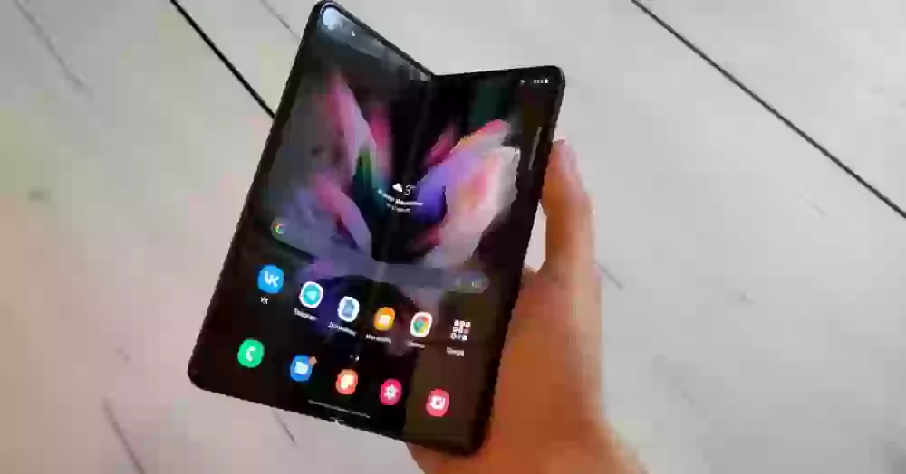 Samsung выпустит складной смартфон для бедных. Каким он будет?