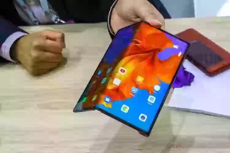 Huawei может сделать складные телефоны более доступными для всех